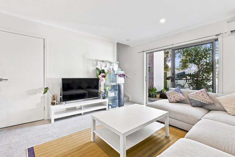 Photo - 17/8 Henry Kendall Street, Franklin ACT 2913 - Image 9