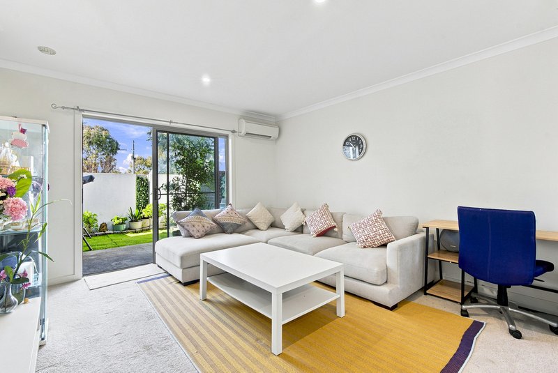 Photo - 17/8 Henry Kendall Street, Franklin ACT 2913 - Image 11