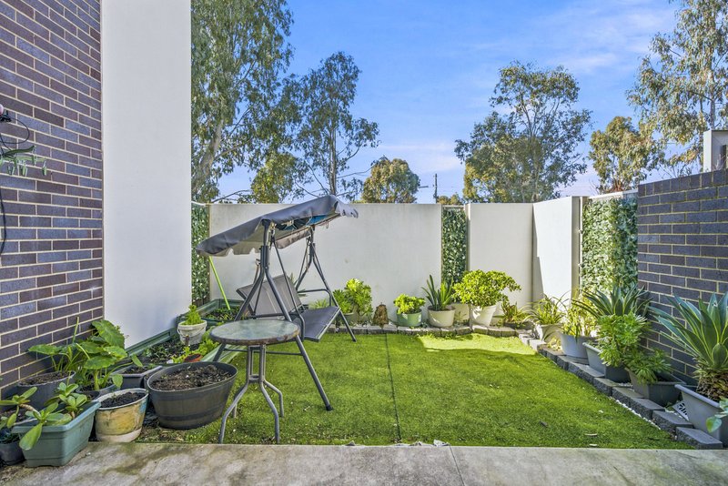 Photo - 17/8 Henry Kendall Street, Franklin ACT 2913 - Image 16