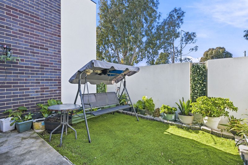 Photo - 17/8 Henry Kendall Street, Franklin ACT 2913 - Image 17