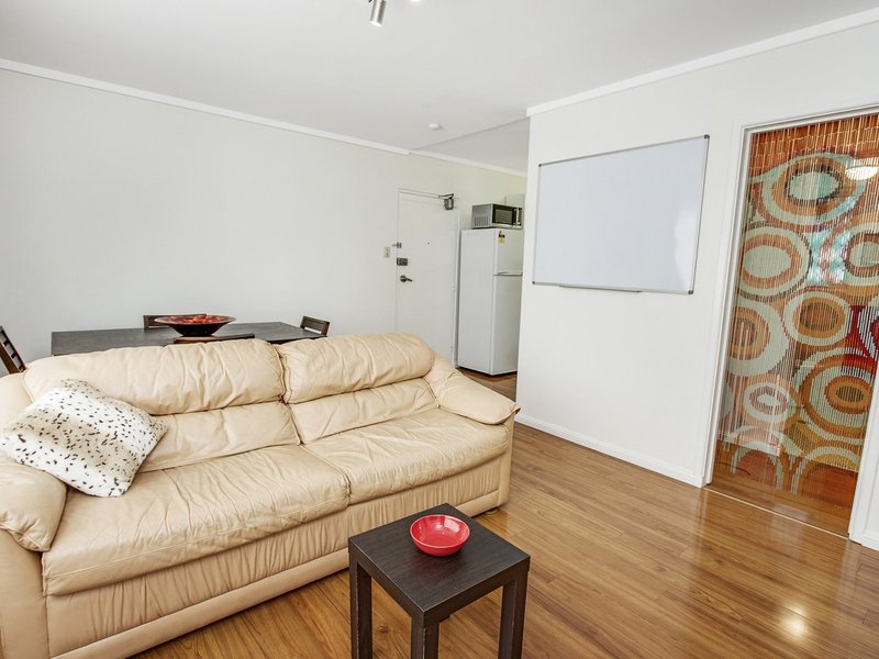 Photo - 1/78 Hicks Street, Red Hill ACT 2603 - Image 2