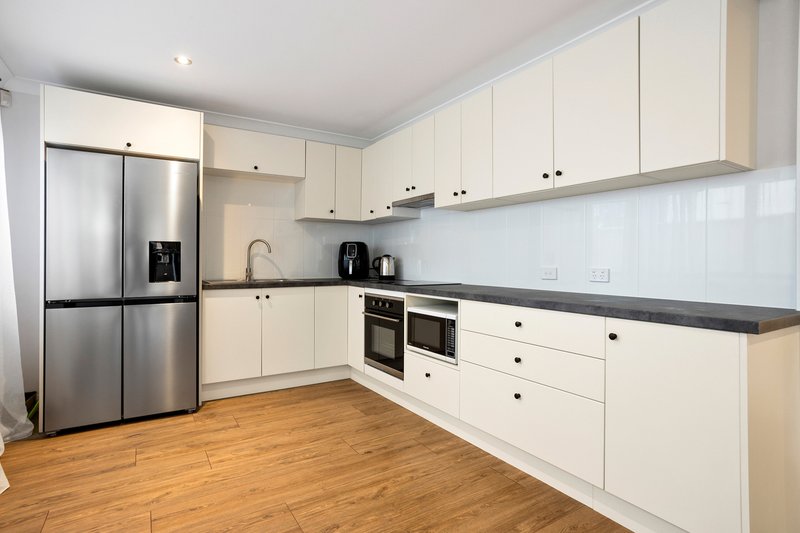 Photo - 178 Lakeview Parade, Primbee NSW 2502 - Image 4
