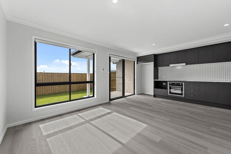 Photo - 1/78 Macadamia Circuit, Park Ridge QLD 4125 - Image 3