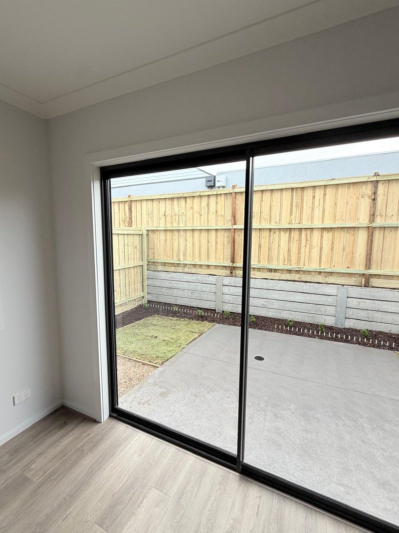 Photo - 178 Olivine Boulevard, Donnybrook VIC 3064 - Image 7
