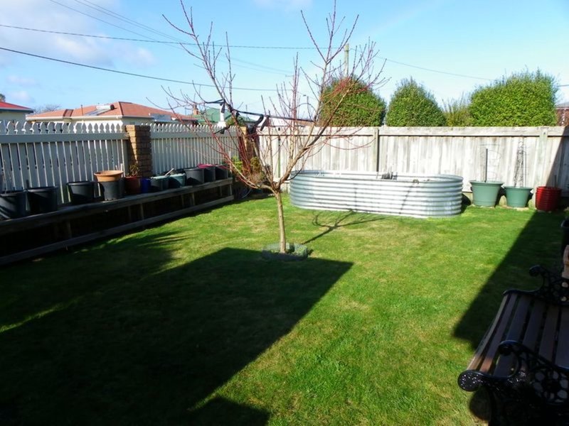 Photo - 1/78 Saunders Street, Wynyard TAS 7325 - Image 13