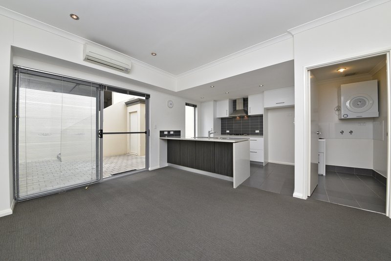 Photo - 179 Celebration Boulevard, Clarkson WA 6030 - Image 6