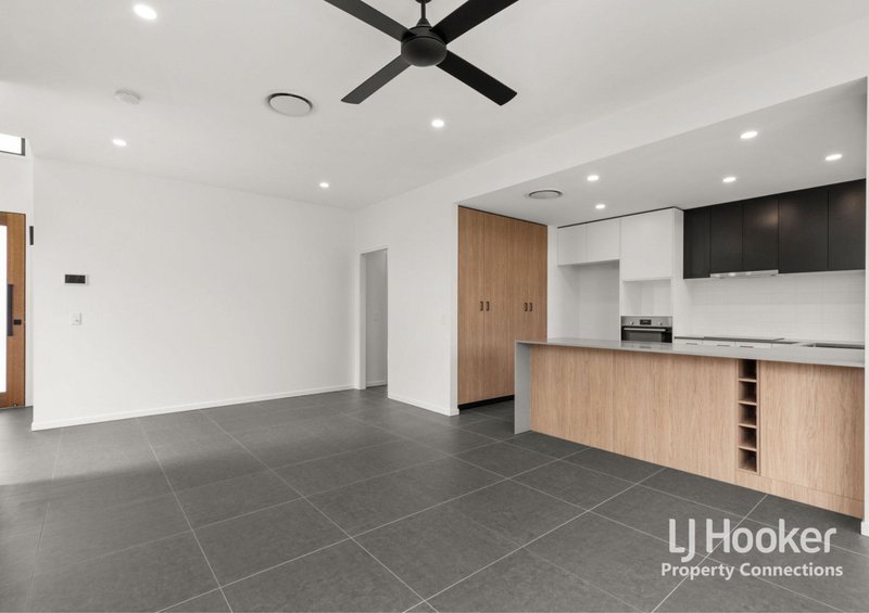 Photo - 1/79 Leitchs Road, Albany Creek QLD 4035 - Image 3