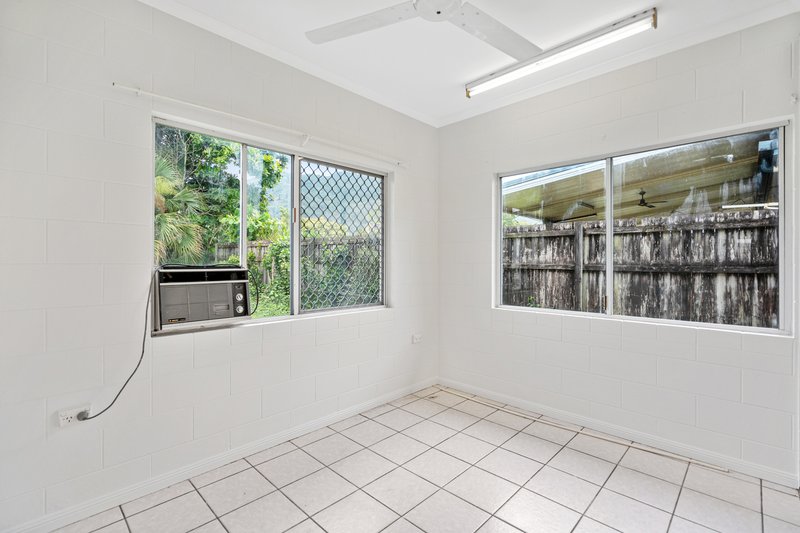 Photo - 179 Swallow Street, Mooroobool QLD 4870 - Image 6