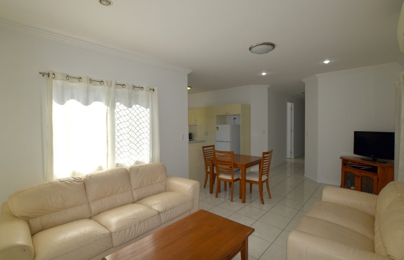 Photo - 17A & 17B Park Street, West Gladstone QLD 4680 - Image 4