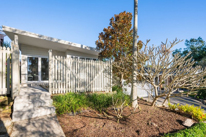 Photo - 17a Bangalow Avenue, Mona Vale NSW 2103 - Image 1