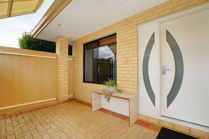 Photo - 17A Gairdner Drive, Kardinya WA 6163 - Image 2