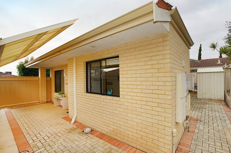 Photo - 17A Gairdner Drive, Kardinya WA 6163 - Image 3
