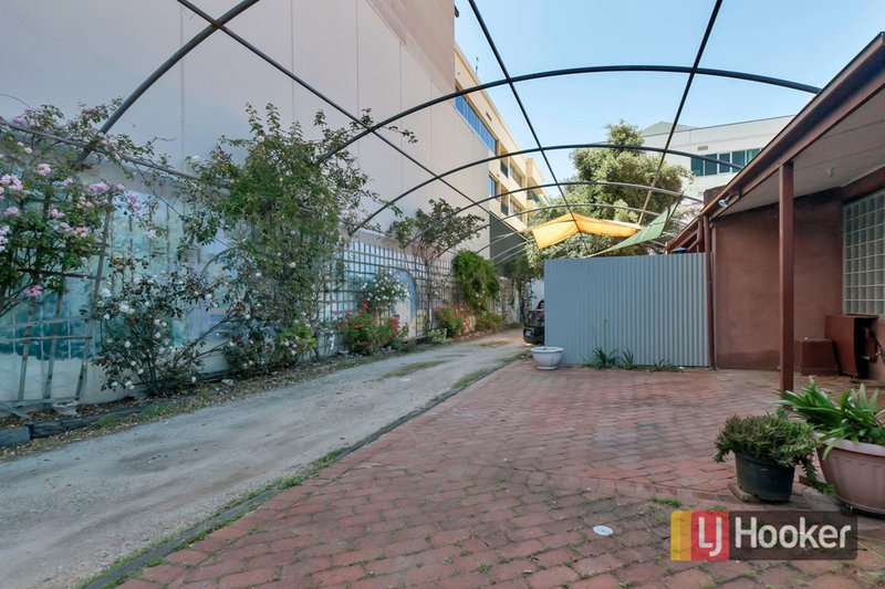 Photo - 17A Gray Street, Adelaide SA 5000 - Image 8