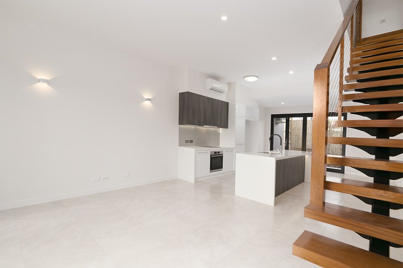 Photo - 17A Lockyer Street, Camp Hill QLD 4152 - Image 2