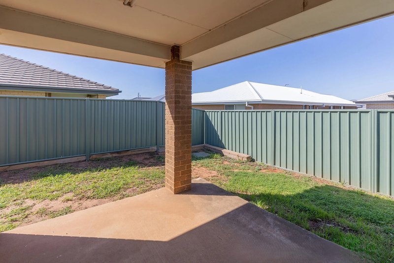 Photo - 17A Magnolia Boulevard, Dubbo NSW 2830 - Image 9