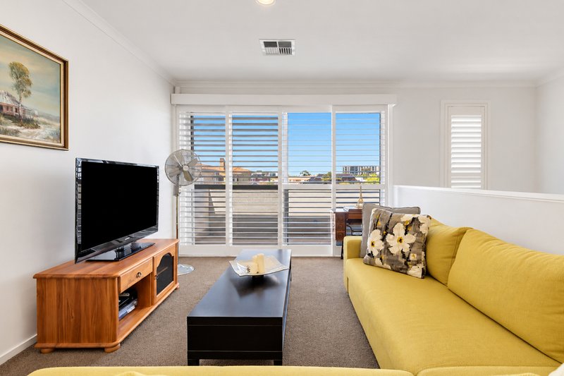 Photo - 17A Sir John Marks Drive, West Lakes SA 5021 - Image 10