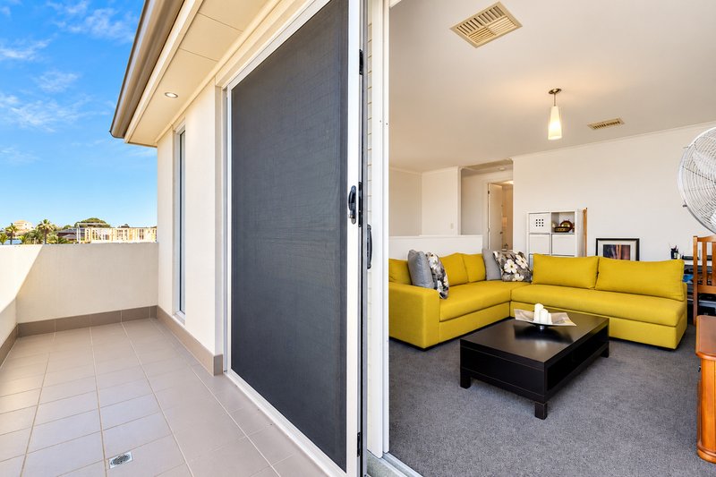 Photo - 17A Sir John Marks Drive, West Lakes SA 5021 - Image 12