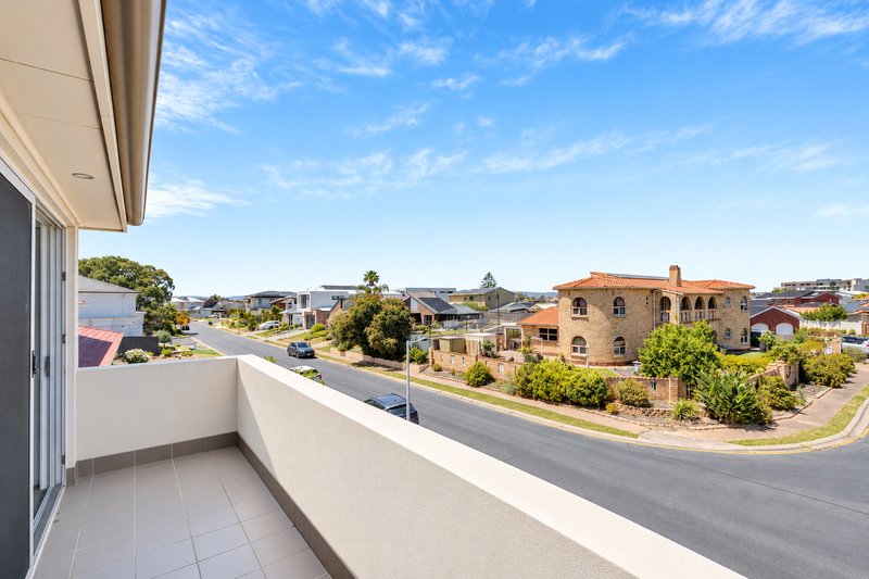 Photo - 17A Sir John Marks Drive, West Lakes SA 5021 - Image 13