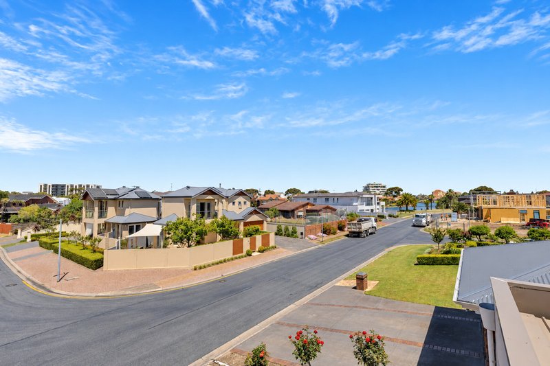Photo - 17A Sir John Marks Drive, West Lakes SA 5021 - Image 14