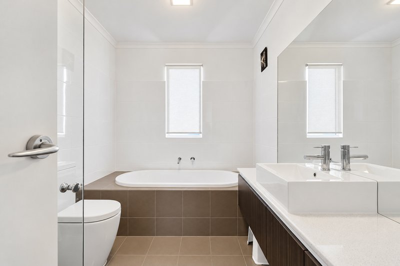 Photo - 17A Sir John Marks Drive, West Lakes SA 5021 - Image 20
