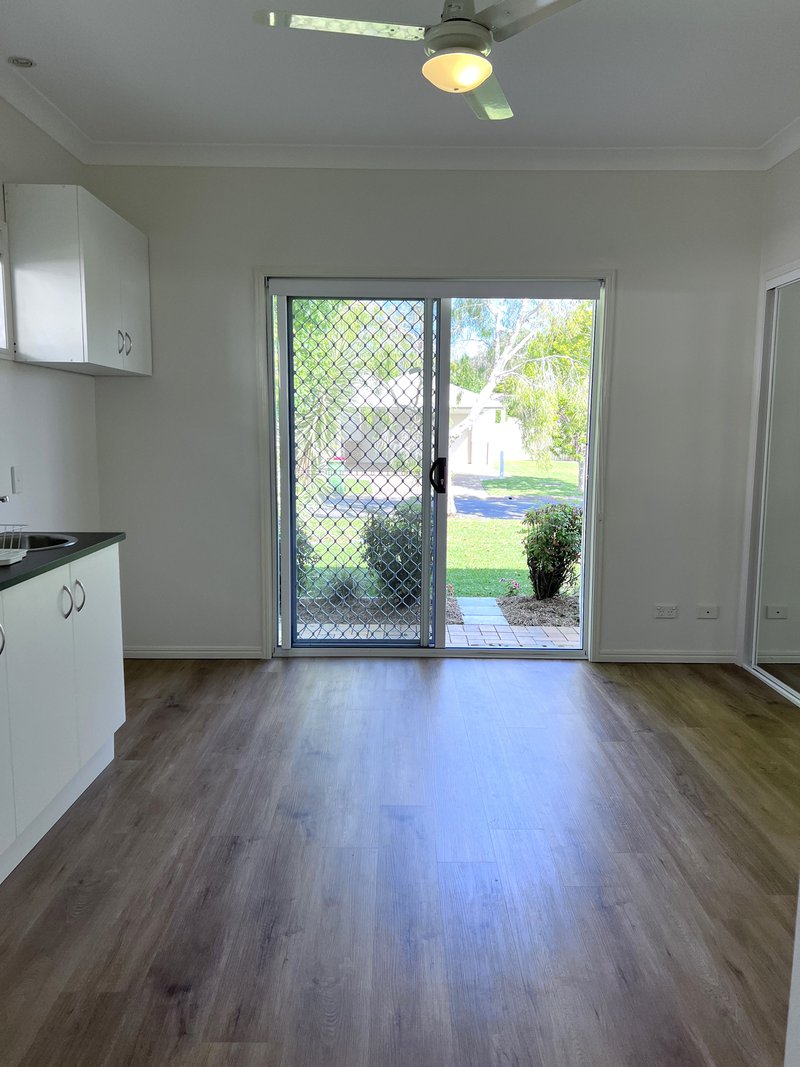 Photo - 17A Tussock Crescent, Elanora QLD 4221 - Image 4