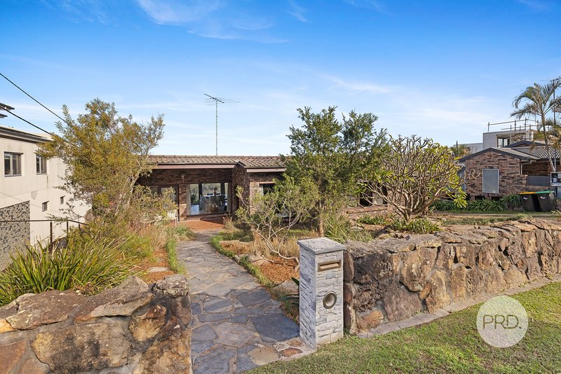 Photo - 17A Woodlands Avenue, Lugarno NSW 2210 - Image 2