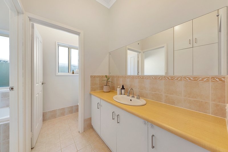 Photo - 17B Kingfisher Avenue, Mawson Lakes SA 5095 - Image 11