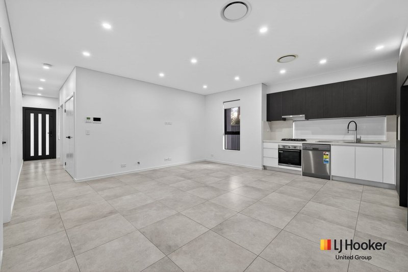 Photo - 17C Lomani Street, Busby NSW 2168 - Image 4