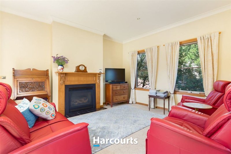 Photo - 1/8-13 Adelaide Close, Berwick VIC 3806 - Image 2