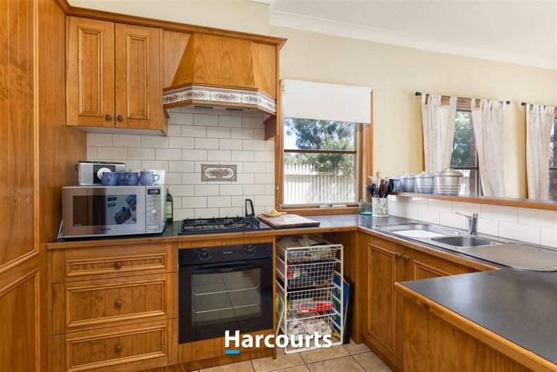 Photo - 1/8-13 Adelaide Close, Berwick VIC 3806 - Image 4