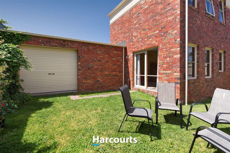 Photo - 1/8-13 Adelaide Close, Berwick VIC 3806 - Image 12