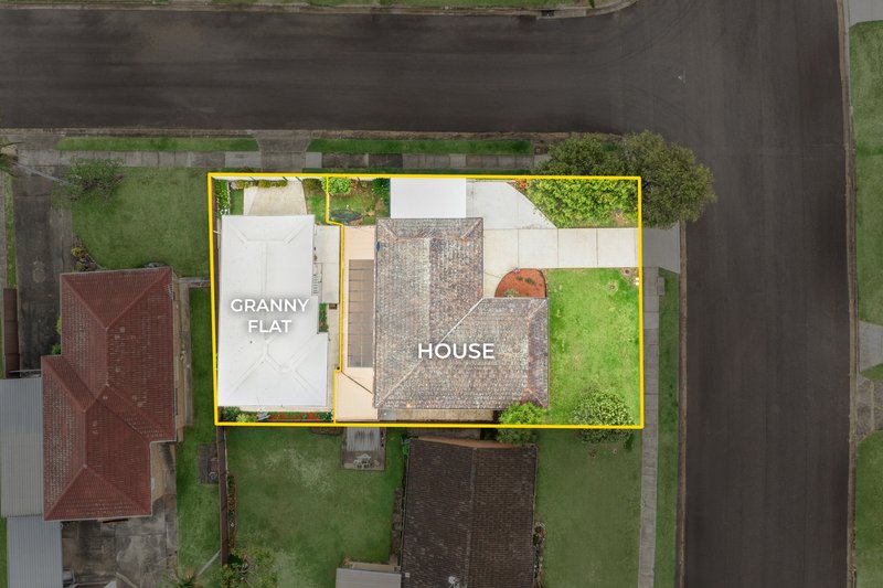 Photo - 18 & 18A Turquoise Crescent, Bossley Park NSW 2176 - Image 4