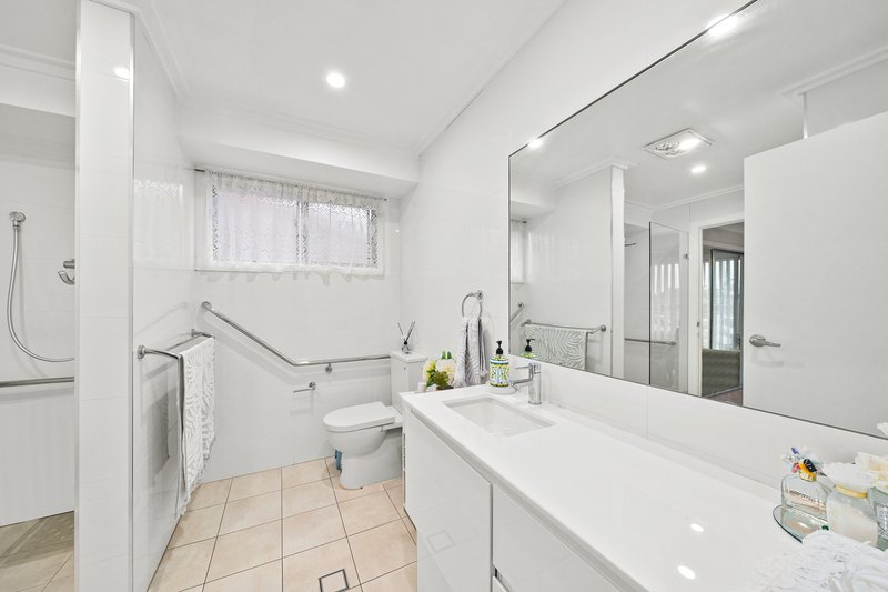 Photo - 18 & 18A Turquoise Crescent, Bossley Park NSW 2176 - Image 9