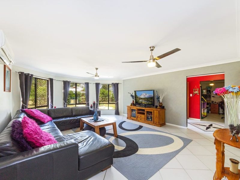 Photo - 18 - 20 Forestpark Place, Upper Caboolture QLD 4510 - Image 7