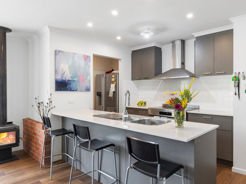 Photo - 18-20 Scarlett Street, Avenel VIC 3664 - Image 2