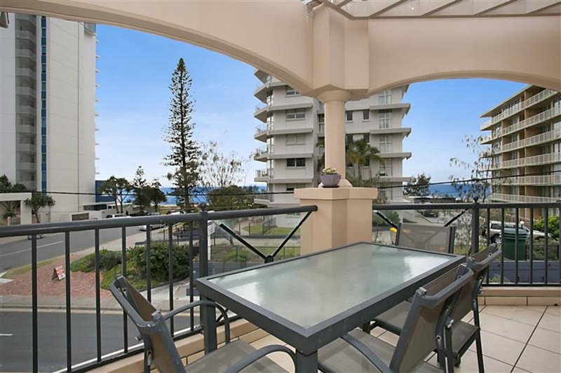 Photo - 18 / 6 Northcliffe Terrace, Surfers Paradise QLD 4217 - Image 2