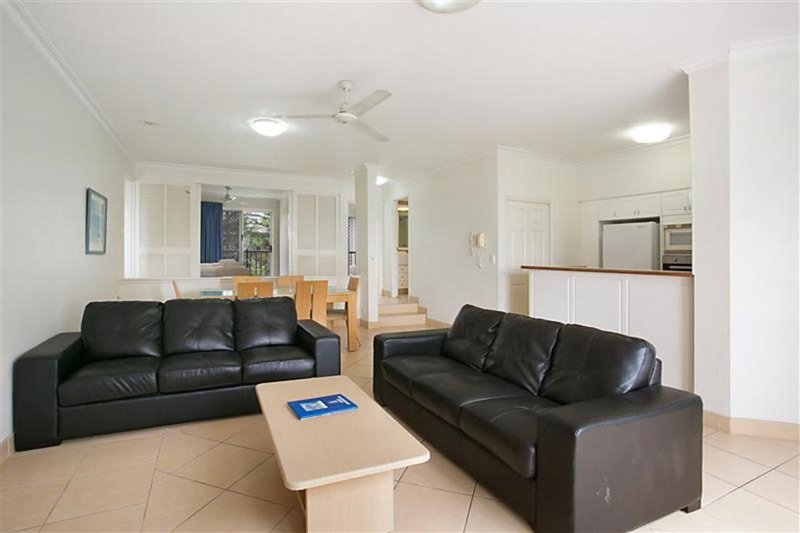 Photo - 18 / 6 Northcliffe Terrace, Surfers Paradise QLD 4217 - Image 3