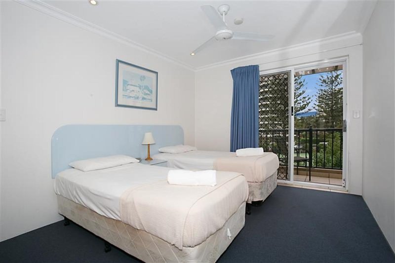 Photo - 18 / 6 Northcliffe Terrace, Surfers Paradise QLD 4217 - Image 7