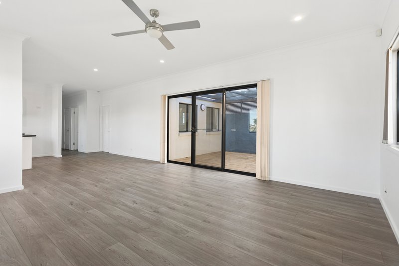Photo - 1/8 Adelaide Place, Shellharbour NSW 2529 - Image 5