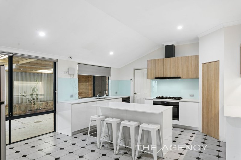 Photo - 18 Adelphi Court, Marangaroo WA 6064 - Image 5