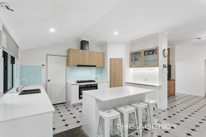 Photo - 18 Adelphi Court, Marangaroo WA 6064 - Image 7