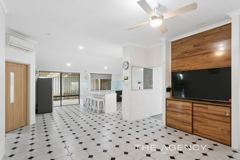 Photo - 18 Adelphi Court, Marangaroo WA 6064 - Image 11