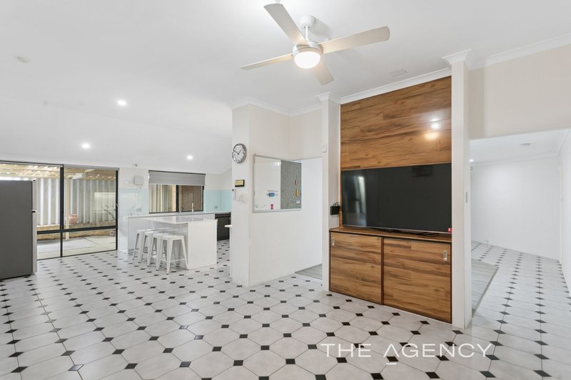 Photo - 18 Adelphi Court, Marangaroo WA 6064 - Image 12