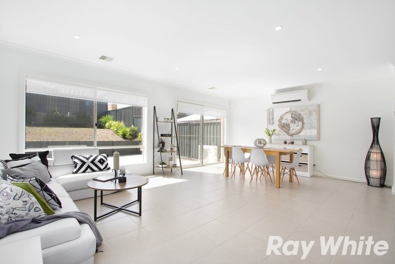 Photo - 18 Adriatic Way, Pakenham VIC 3810 - Image 3