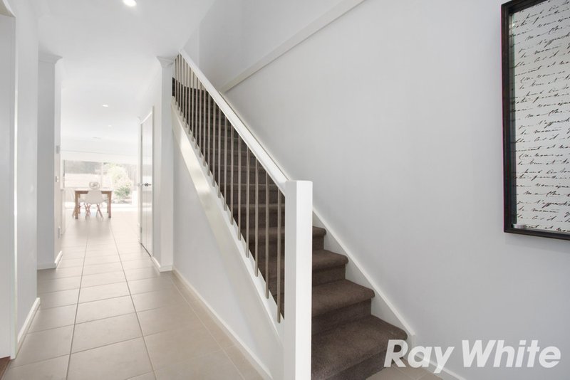 Photo - 18 Adriatic Way, Pakenham VIC 3810 - Image 4