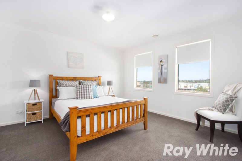 Photo - 18 Adriatic Way, Pakenham VIC 3810 - Image 7