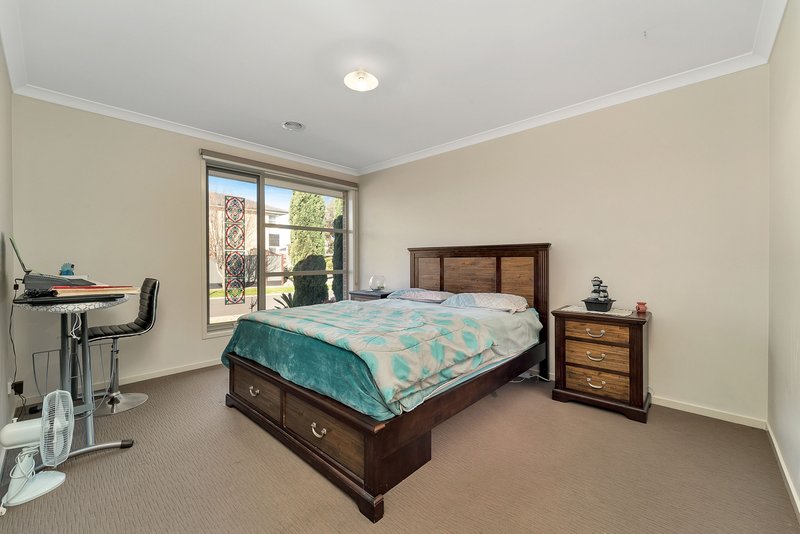 Photo - 18 Airfield Grove, Point Cook VIC 3030 - Image 10