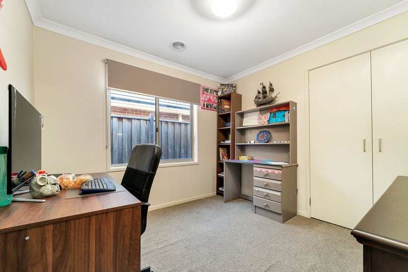 Photo - 18 Airfield Grove, Point Cook VIC 3030 - Image 12