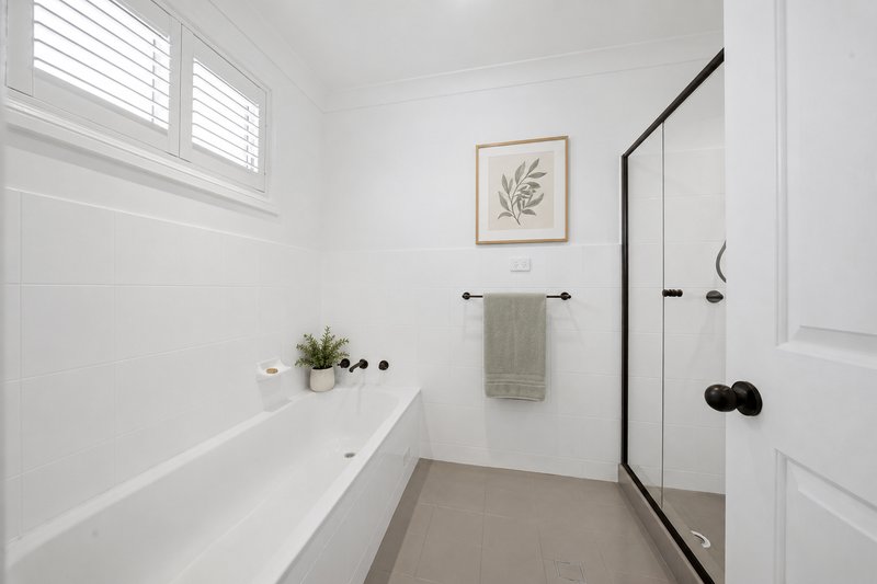 Photo - 18 Alamein Road, Bossley Park NSW 2176 - Image 9