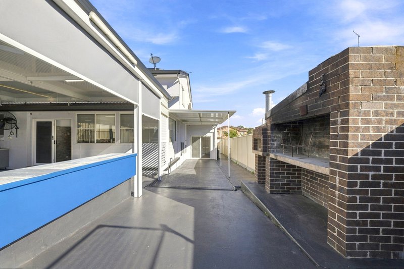 Photo - 18 Alamein Road, Bossley Park NSW 2176 - Image 16